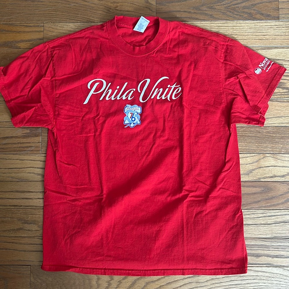 Philadelphia 76ers Men’s Short Sleeve T-Shirt